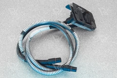 Подводящий кабель подогревателя двигателя в сборе с кронштейнами розеток на подножке